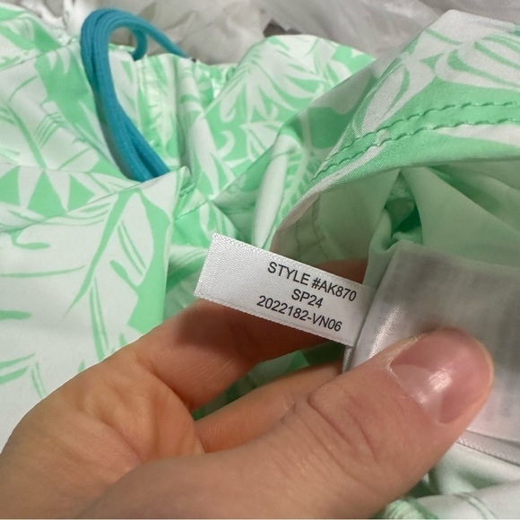 NWOT j crew apple sorbet white 6" printed swim trunk - Picture 6 of 6